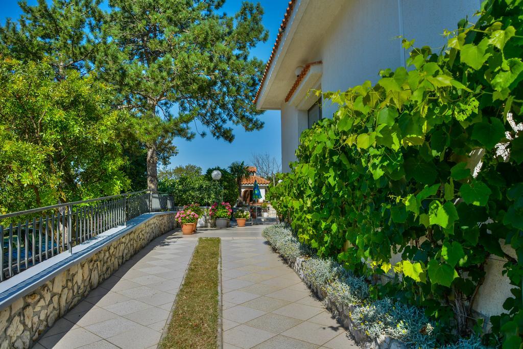 Bella Vista Apartments Crikvenica Bagian luar foto