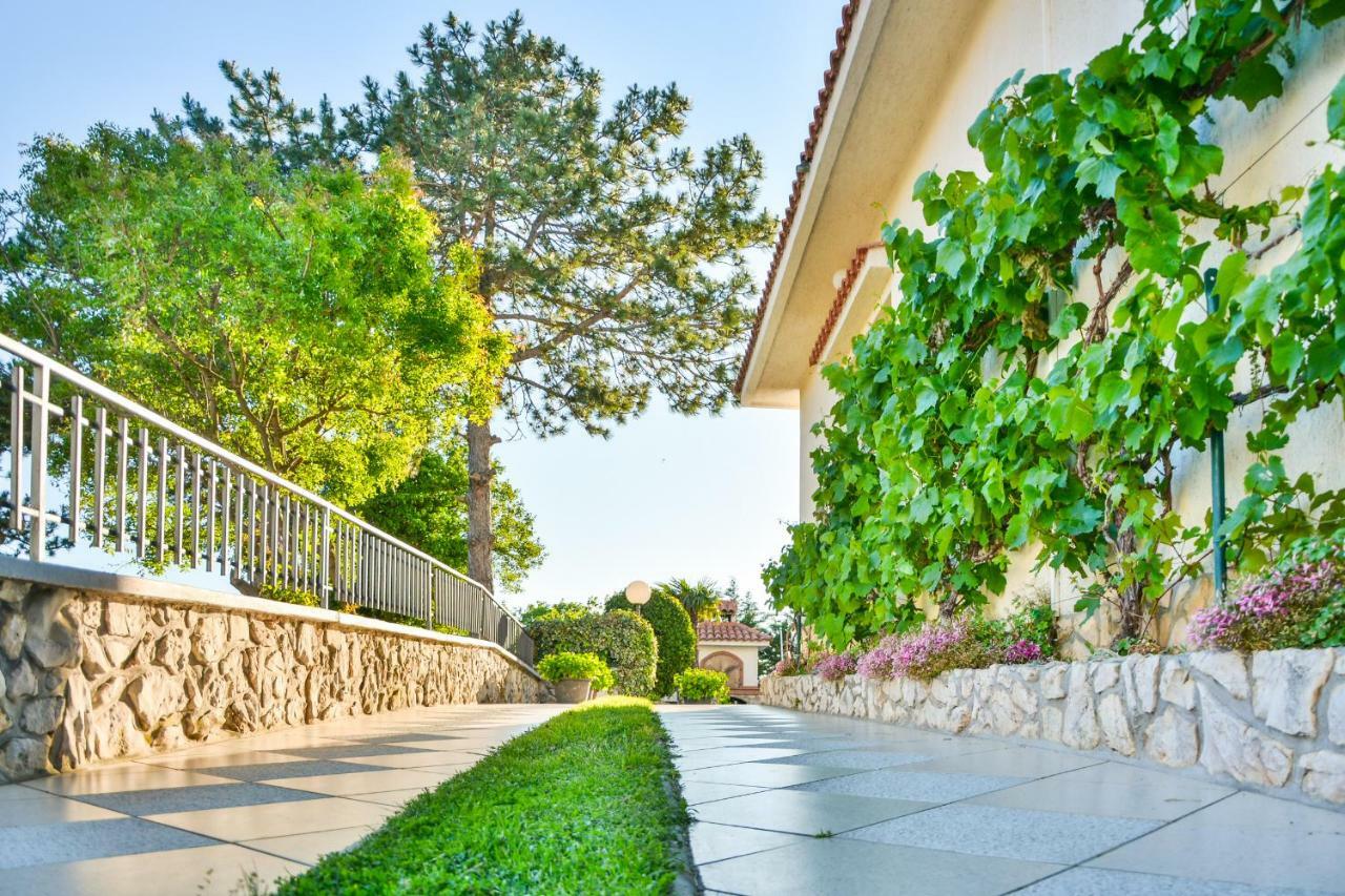 Bella Vista Apartments Crikvenica Bagian luar foto